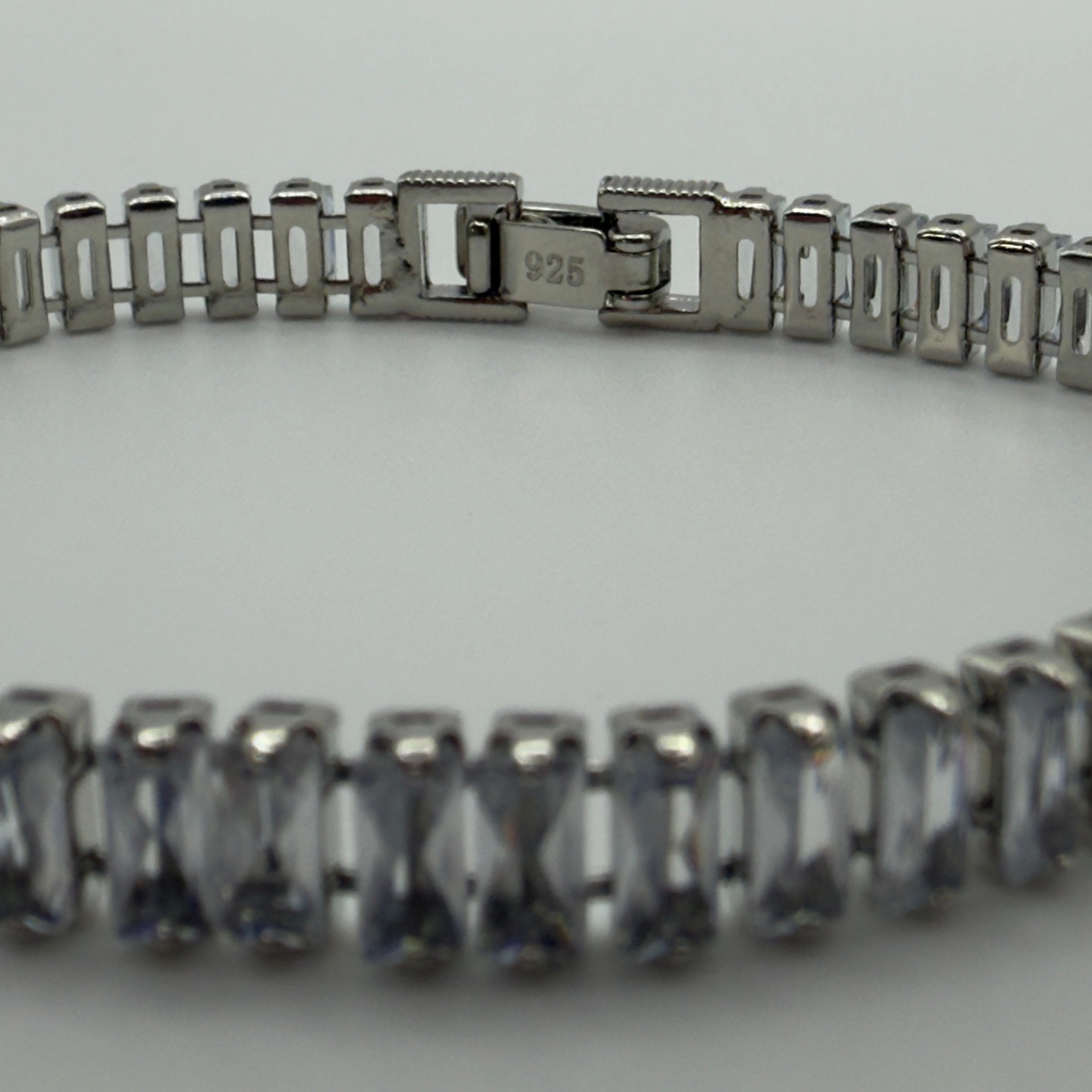 Elegantes 925 Sterling Silber Armband mit Kristallen - 18cm